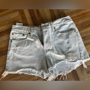 Levi’s short shorts size 28 good condition